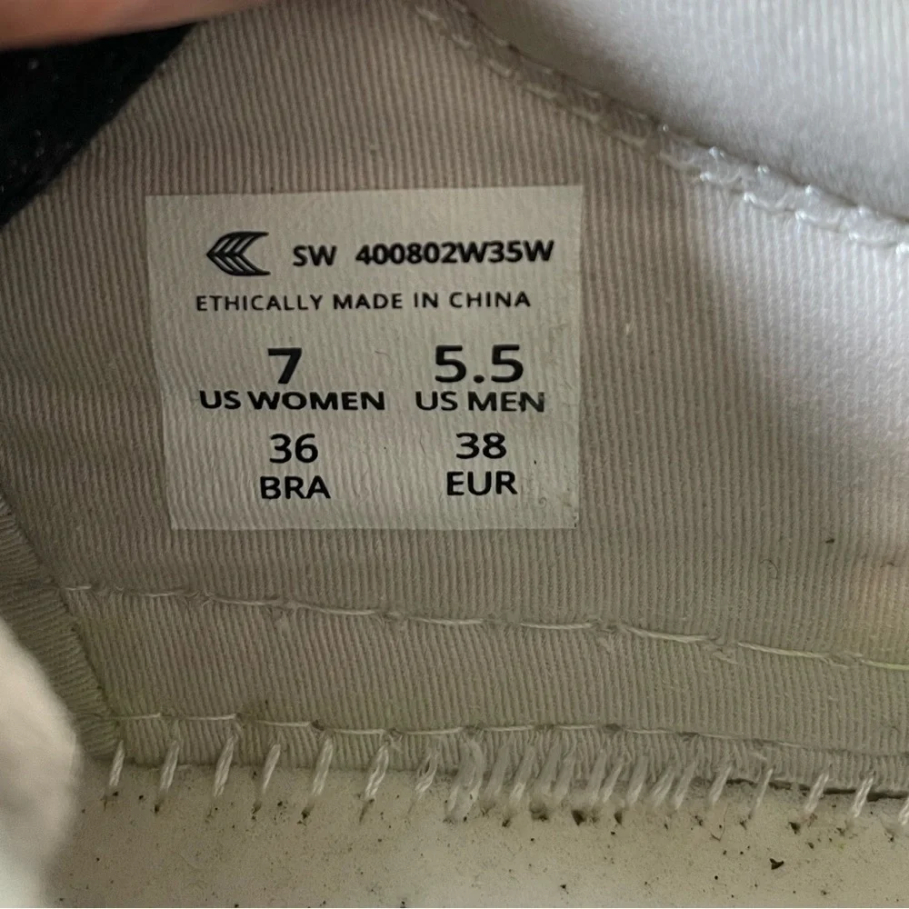 Cariuma X Atari OCA Shoes Womens Sz 7 In Vintage White Gray Suede Sneakers retro